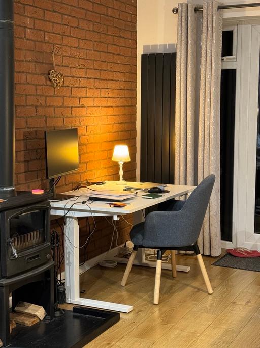  — IKEA Mittzon high-adjustable desk