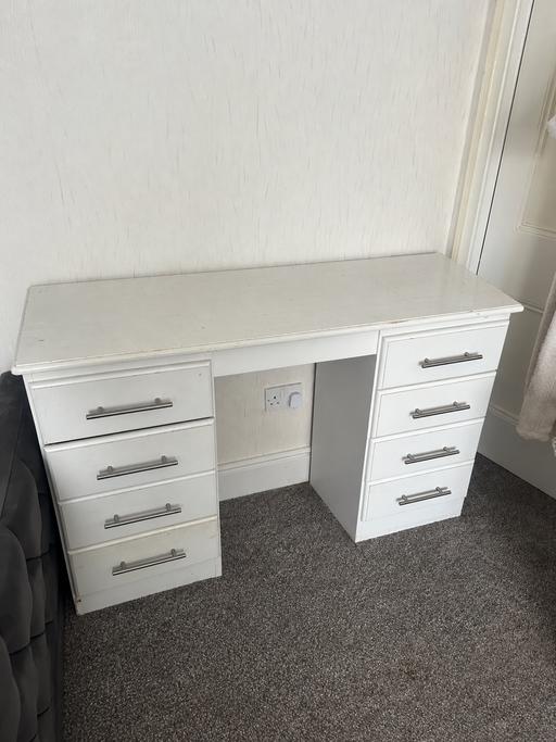  — Dressing table with drawers