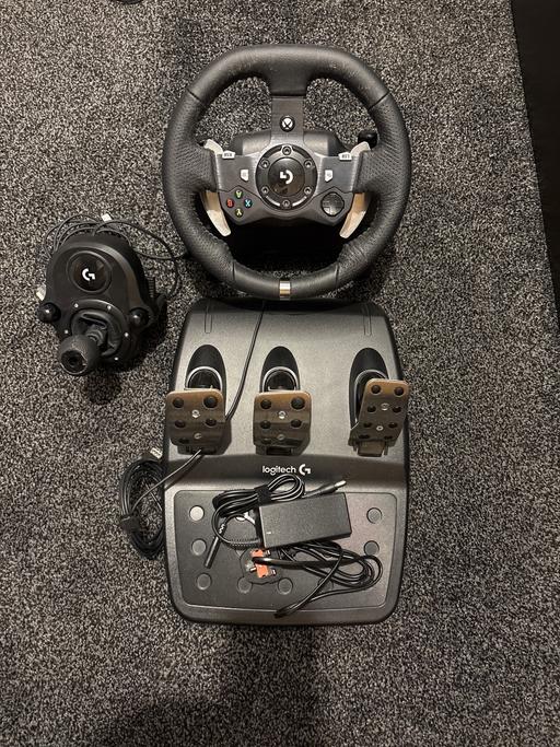  — Logitech G920 Driving force wheel + pedals