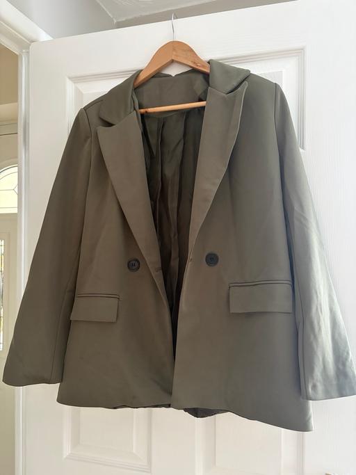  — Women’s blazer size L (12)