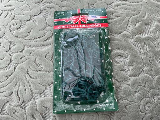  — Packet of Christmas tree hooks