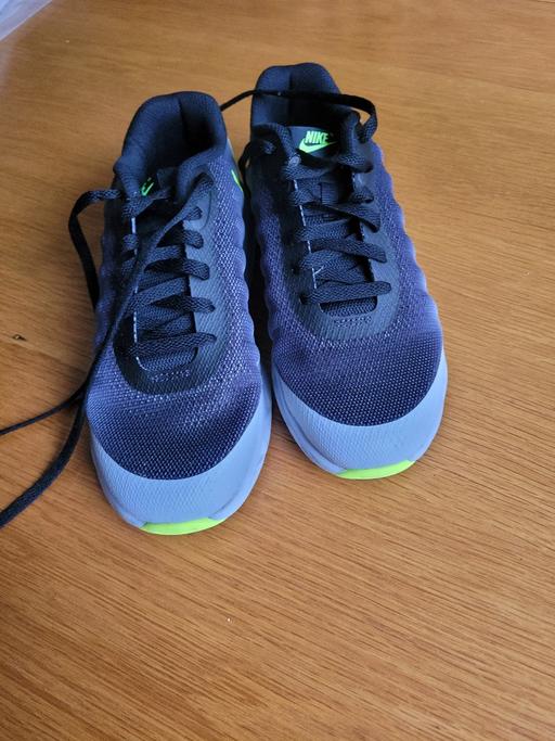  — trainer's Nike