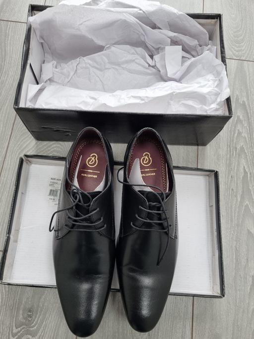  — Mens black shoes