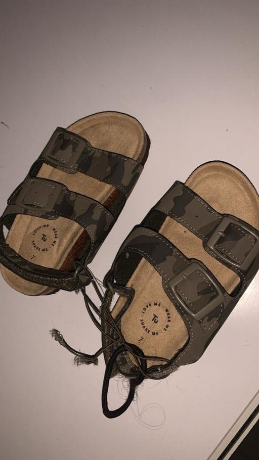  — boys sandals size 7