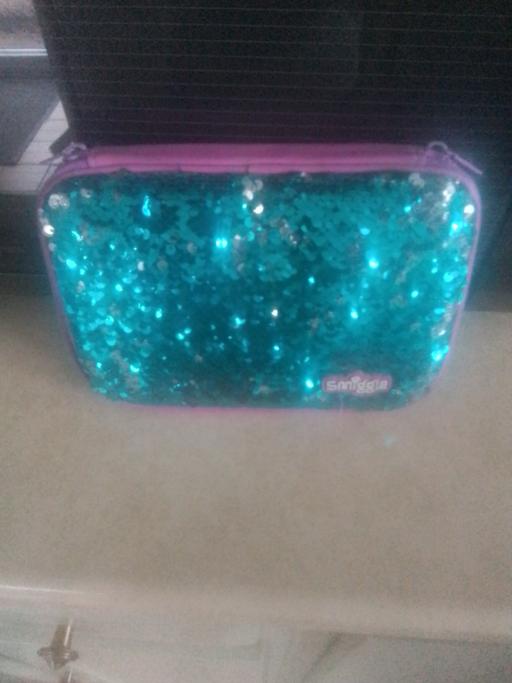  — JUST LIKE BRAND NEW SMIGGLE PENCIL CASE