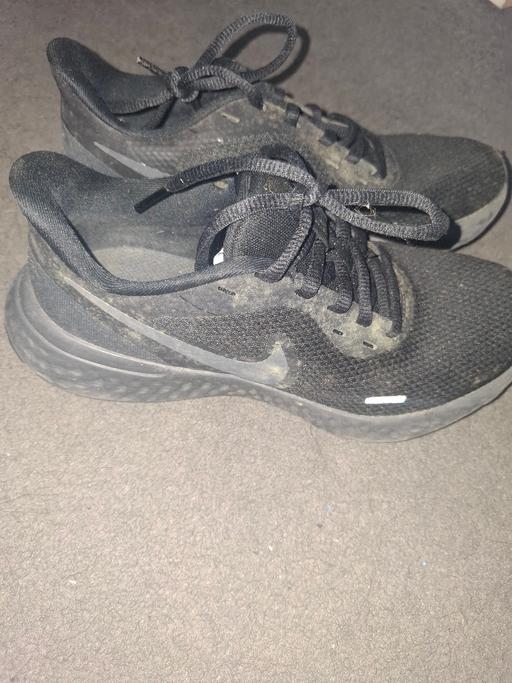  — ladies nike trainers size 3