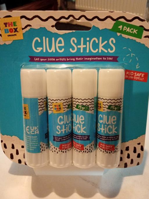  — new pack of 4 GLUE STICKS
