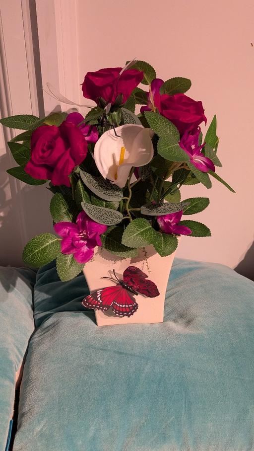  — artificial flowers