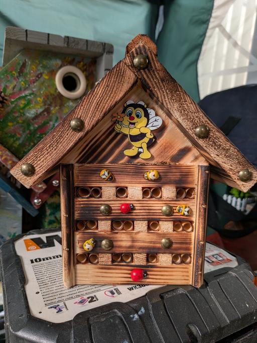  — bee hotel