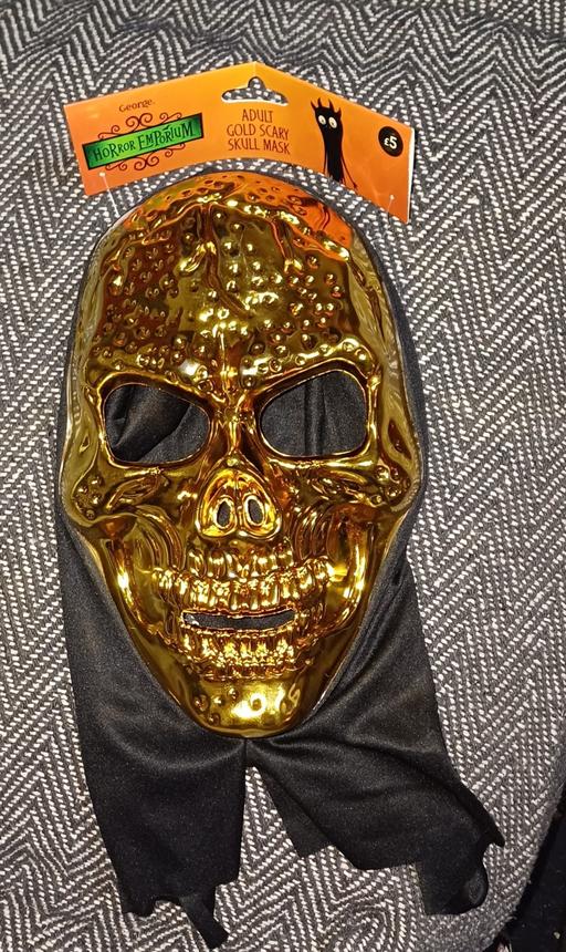  — Adult gold skull mask. new