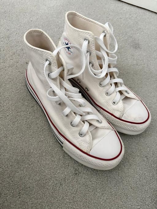  — White converse shoes
