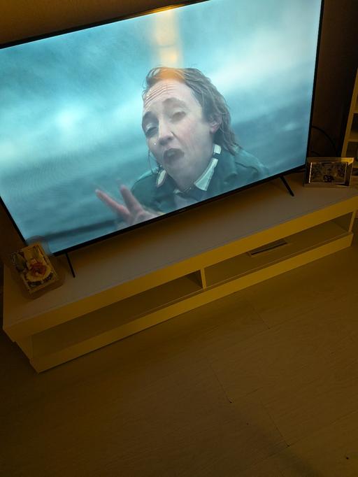  — white high gloss floating TV stand