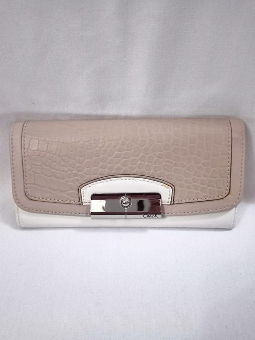  — COACH LEATHER SLIM ENVELOPE PURSE.