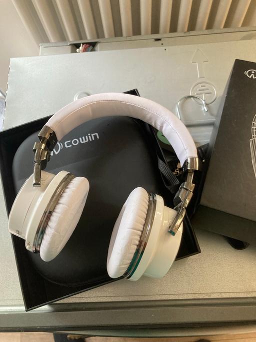  — Cowin Headphones / good condition