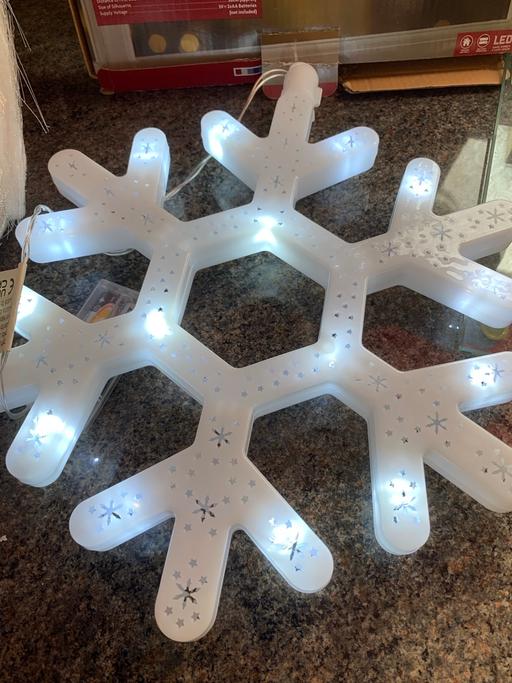  — Xmas decoration buyer collect