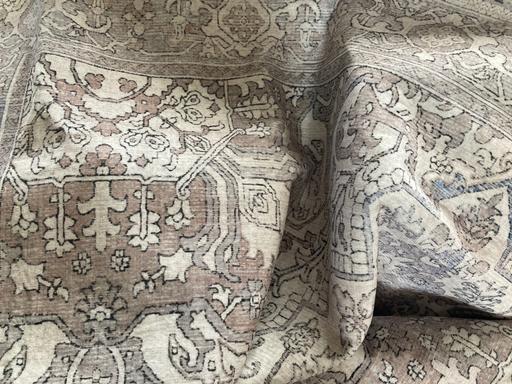  — Large rug