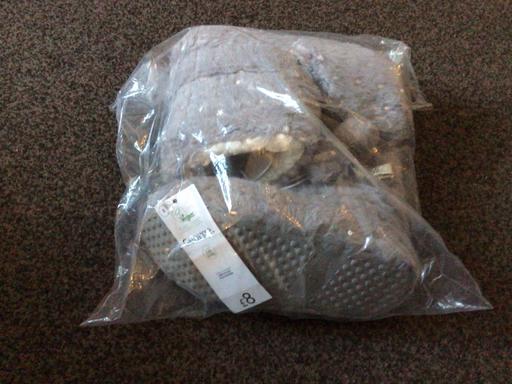  — New grey slipper boot size 3