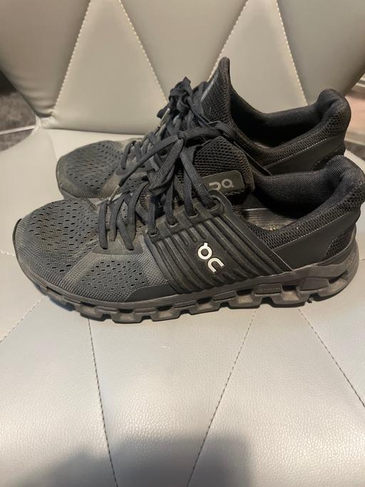  — Men’s running cloud trainers