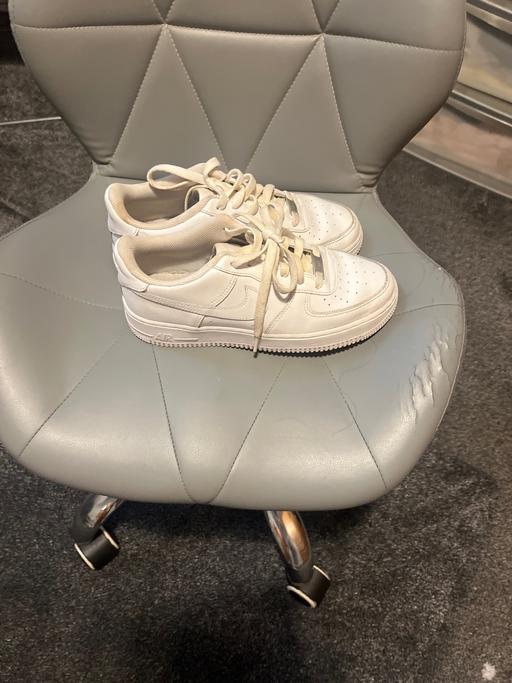  — Men’s white Nike air force trainers size 6
