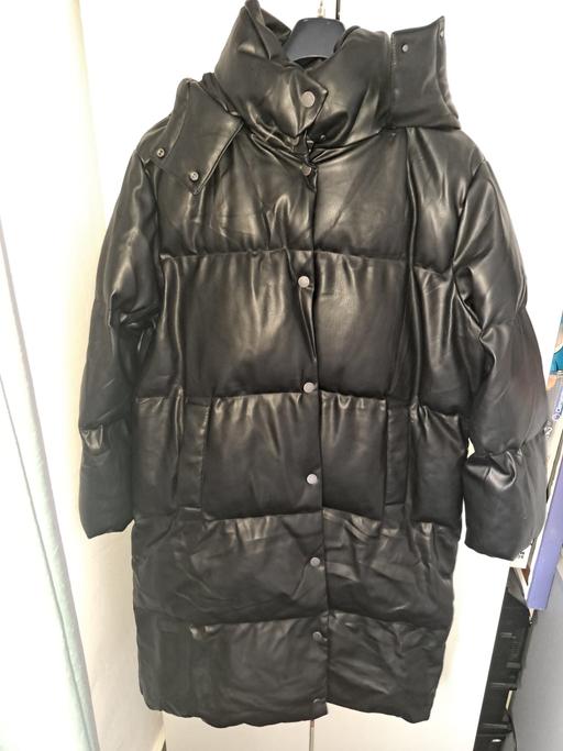  — Guess padded coat