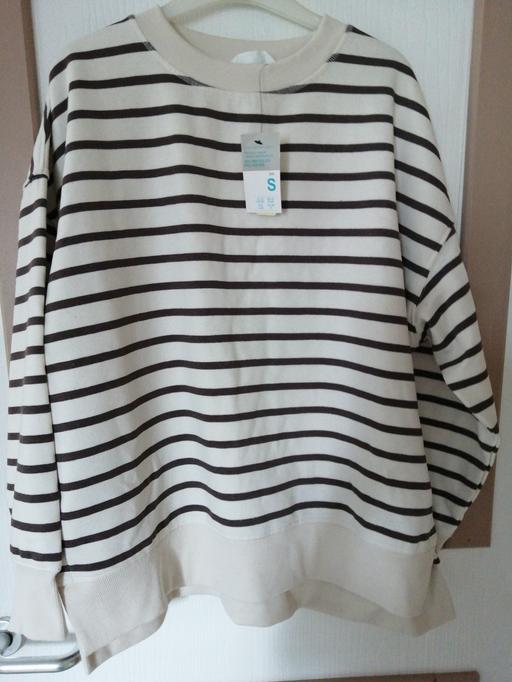  — ladies sweat shirt size *10/12*