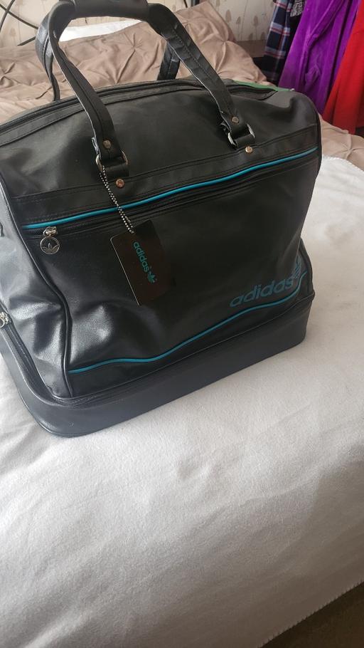  — vintage adidas bag