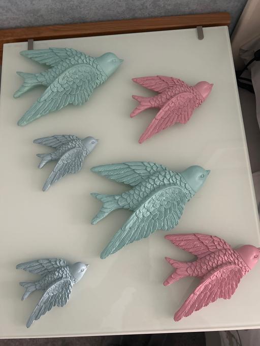  — Bird hanging plaques