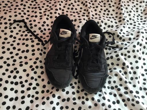  — Boys NIKE Trainers Size 4 No Offers see pics