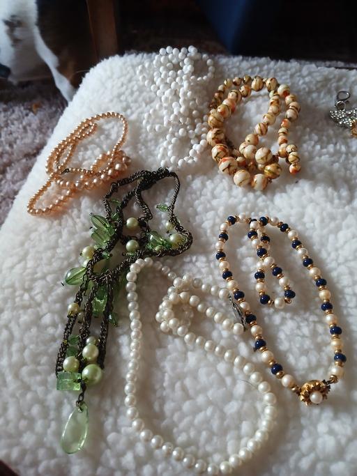  — 6 retro necklaces