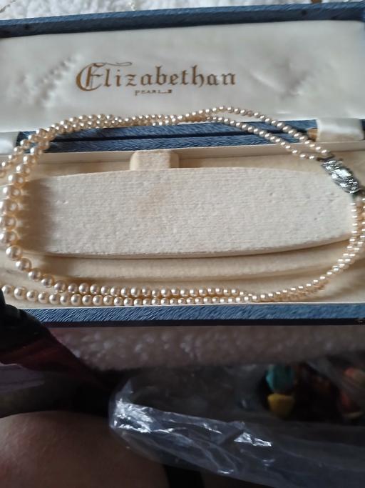  — retro necklace in old box