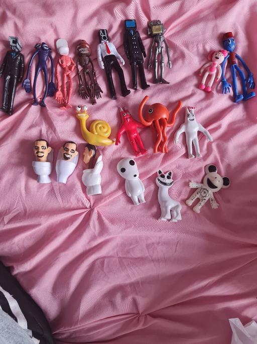  — Mixture of figures zoomaly siren head etc