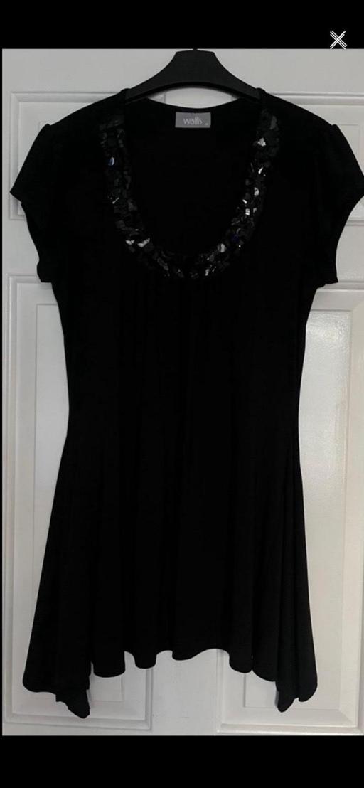  — Wallis Top Size Medium