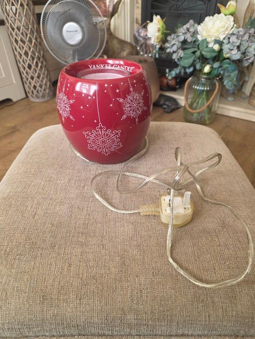  — YANKEE CANDLE CRIMSON FLURRIES WARMER