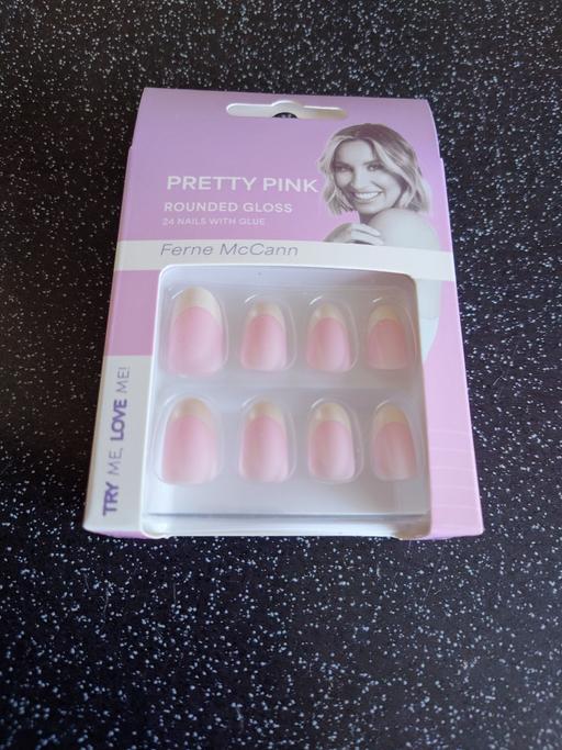  — Ferne McCann pretty pink nails