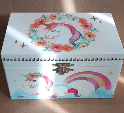  — Musical unicorn jewellery box of jewellery