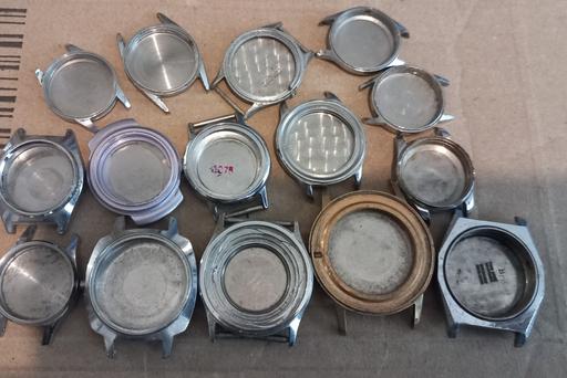  — Collection Vintage Wristwatch Cases & Backs