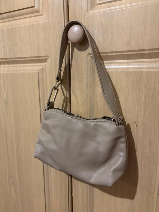  — brown shoulder bag