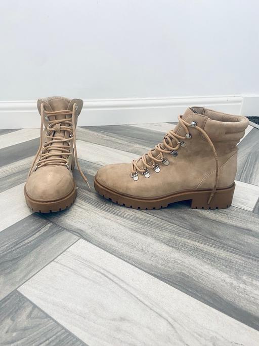  — (7) LADIES BOOTS