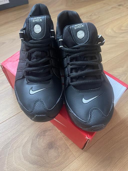  — Black Shock Trainter Size 6