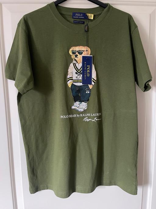  — Green tshirt size M
