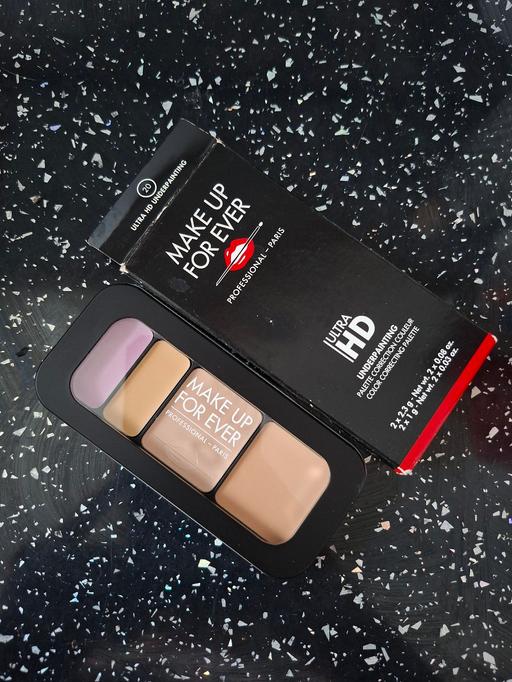  — MAKE UP FOR EVER Ultra HD correction palette