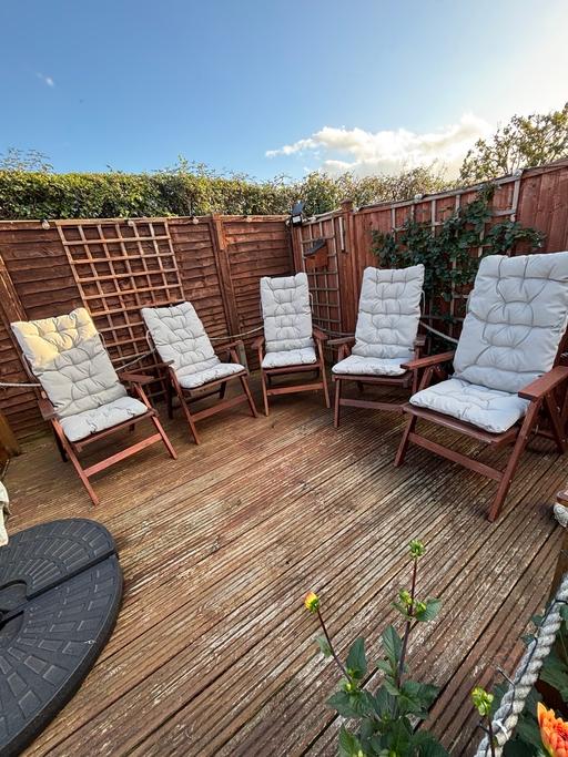  — Garden patio chairs and cushions
