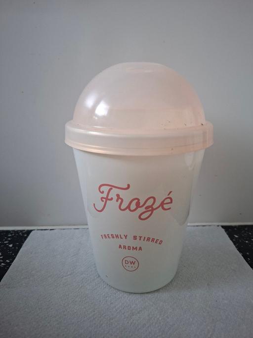  — New Frozé candle