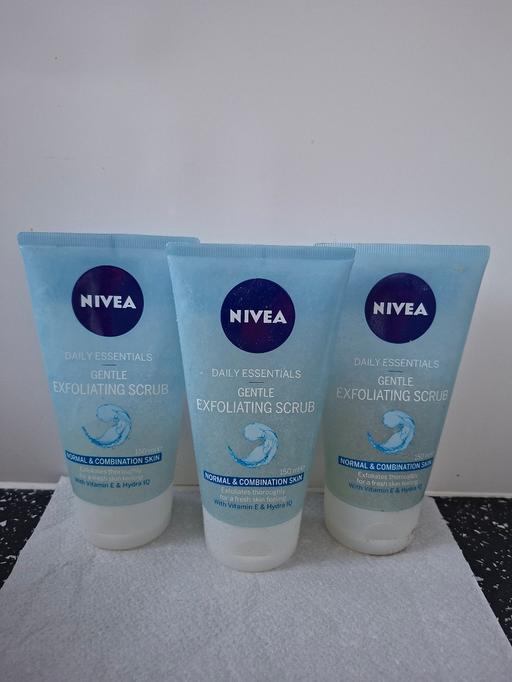  — Nivea Essentials scrubs X3