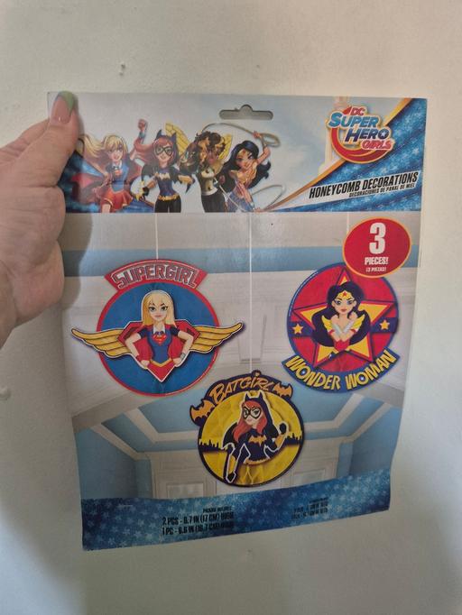  — new DC Super Hero Girls 3pk Honeycomb Decs