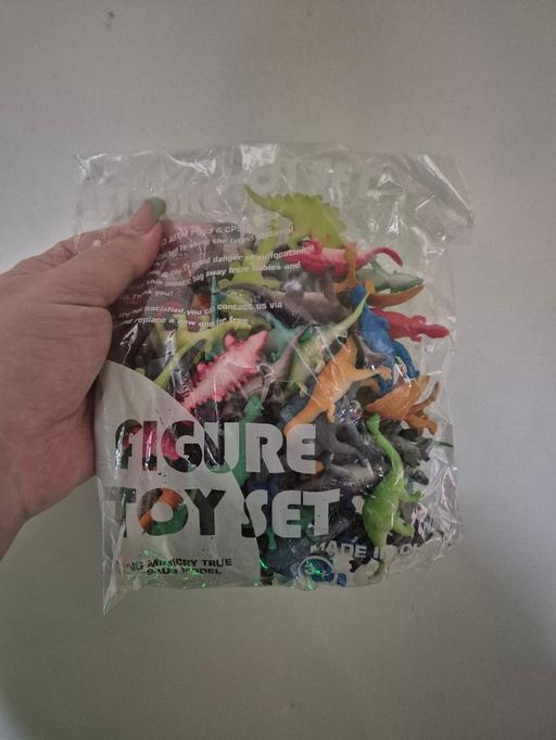  — new 72pc Dinosaurs