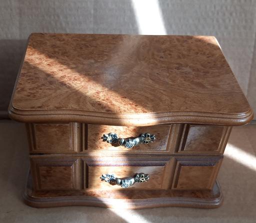  — Vintage Burl Wood Jewellery Box