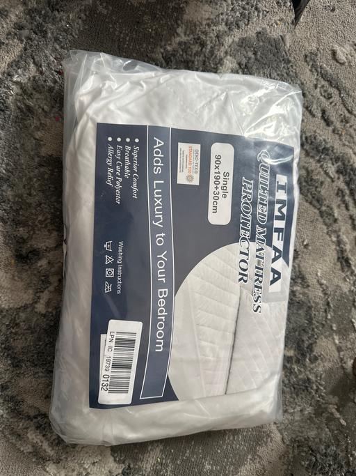  — Single mattress protector