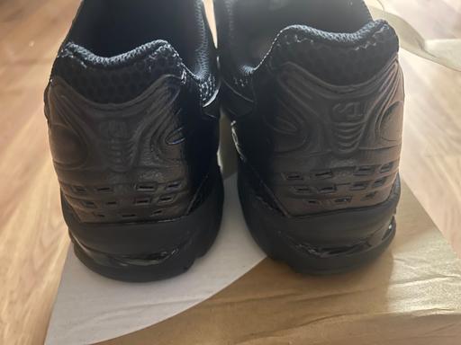  — ASICS all black uk size 6