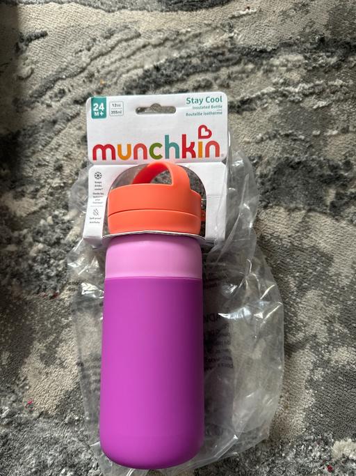  — Brand new munchkin stay cool bottle